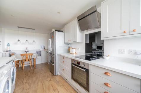 7 Shearwater Court 25 15.jpg