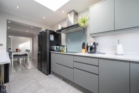 2 Eastoke Avenue 23 27.jpg
