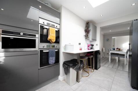 2 Eastoke Avenue 23 28.jpg