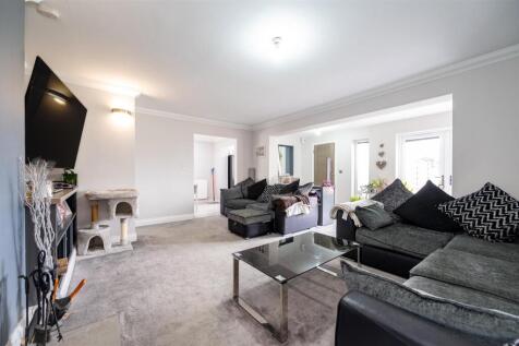 2 Eastoke Avenue 23 31.jpg