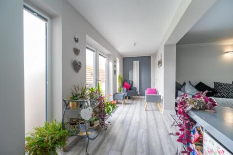 2 Eastoke Avenue 23 34.jpg