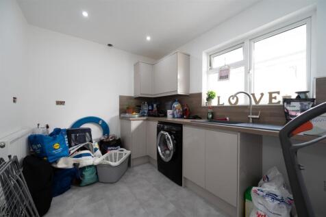 2 Eastoke Avenue 23 23.jpg