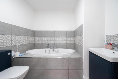 2 Eastoke Avenue 23 19.jpg