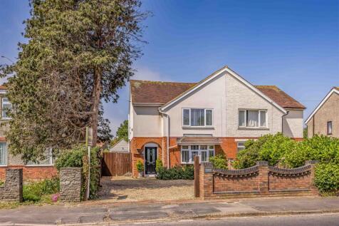 Anarue, Manor Road, Hayling Island-Small-PorticoMa