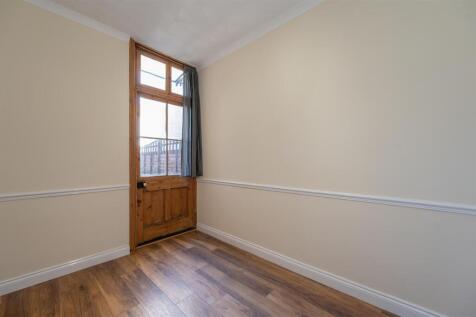 40 Haslemere Road 25 14.jpg