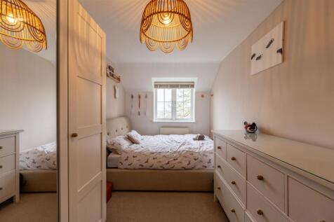 Flat 14 88 90 Hambledon -Road 25 6.jpg