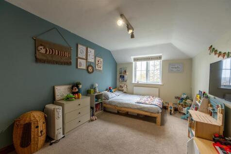 Flat 14 88 90 Hambledon -Road 25 3.jpg