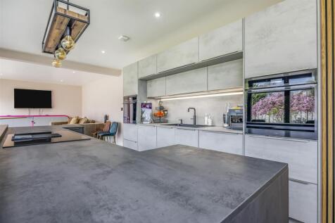 3 The Peak, Rowland&#39;s Castle-PorticoMarketing-Arde