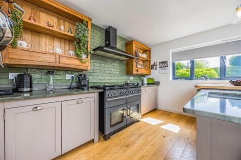 15 Sinah Lane, Hayling Island-Small-PorticoMarketi
