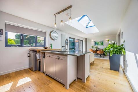 15 Sinah Lane, Hayling Island-Small-PorticoMarketi