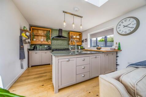 15 Sinah Lane, Hayling Island-Small-PorticoMarketi