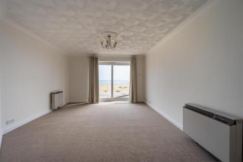 Flat 5 Regatta Court 22 8.jpg