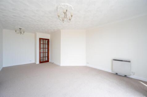 Flat 5 Regatta Court 22 10.jpg