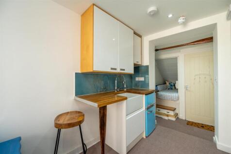 Flat 2, 49 The Crescent 25 7.jpg