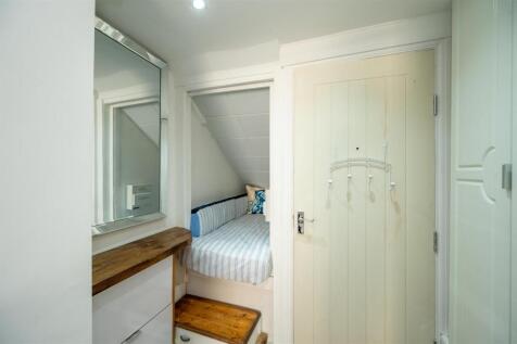 Flat 2, 49 The Crescent 25 8.jpg