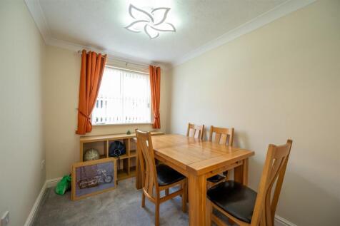 flat 1, 111 Elm Grove 25 8.jpg