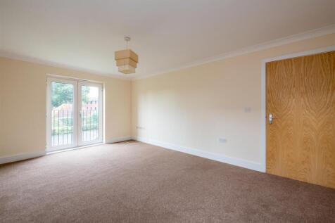 Flat 6 Silver Sands Court-21.jpg