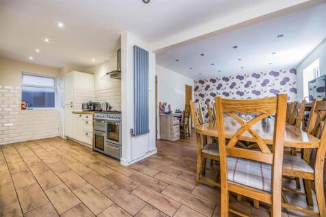 99 Church Road, Hayling Island-Small-PorticoMarket