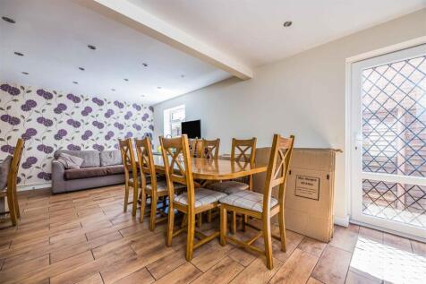 99 Church Road, Hayling Island-Small-PorticoMarket