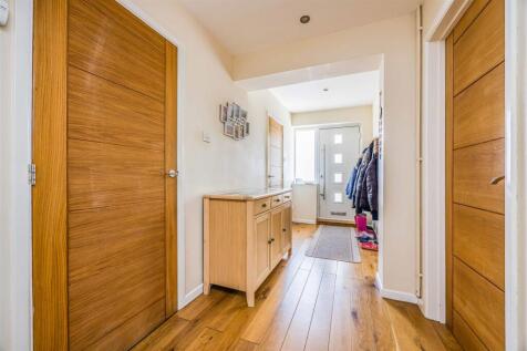 99 Church Road, Hayling Island-Small-PorticoMarket