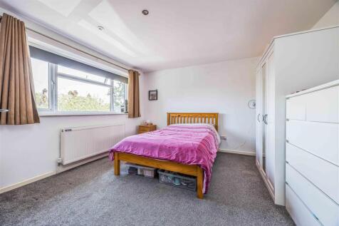 99 Church Road, Hayling Island-Small-PorticoMarket