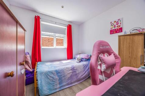 99 Church Road, Hayling Island-Small-PorticoMarket