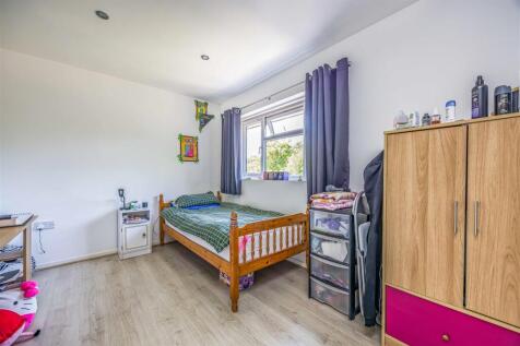 99 Church Road, Hayling Island-Small-PorticoMarket