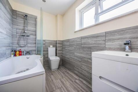 99 Church Road, Hayling Island-Small-PorticoMarket