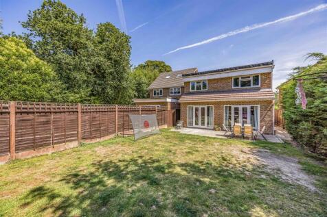 99 Church Road, Hayling Island-Small-PorticoMarket