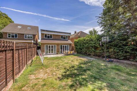 99 Church Road, Hayling Island-Small-PorticoMarket