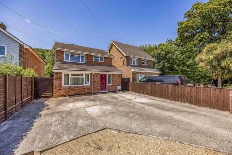 99 Church Road, Hayling Island-Small-PorticoMarket