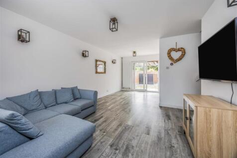 100 Fathoms Reach, Hayling Island-Small-PorticoMar