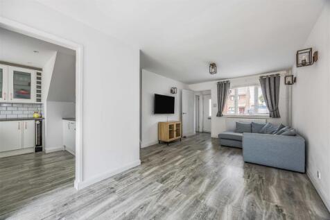 100 Fathoms Reach, Hayling Island-Small-PorticoMar