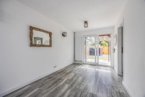 100 Fathoms Reach, Hayling Island-Small-PorticoMar