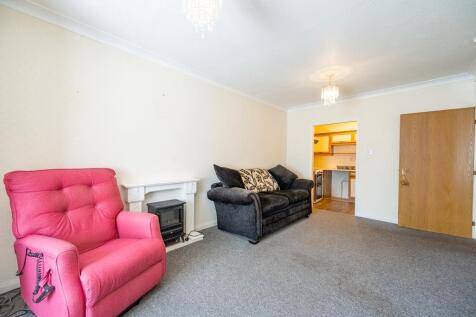 Flat 14 Maple Court 23 5.jpg