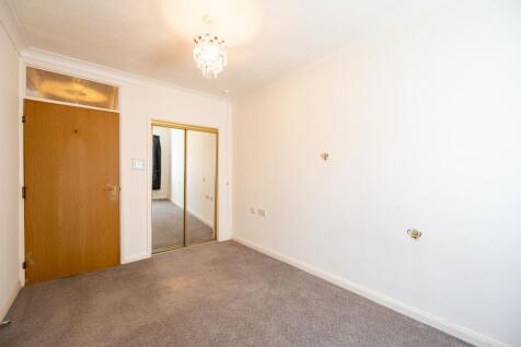 Flat 14 Maple Court 23 9.jpg