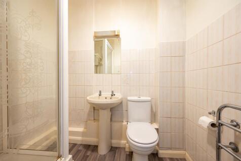 Flat 14 Maple Court 23 10.jpg