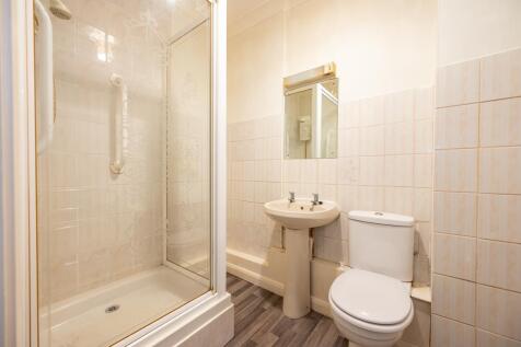 Flat 14 Maple Court 23 11.jpg
