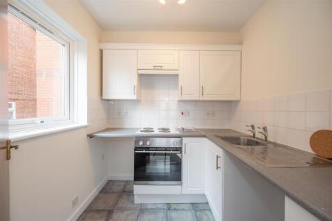Flat 1 Regatta Court 25 2.jpg