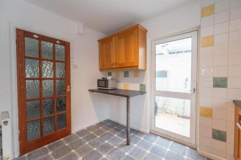 22 Ilex Walk 25 27.jpg