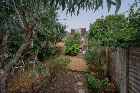 22 Ilex Walk 25 8.jpg