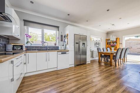 14 Salterns Lane, Hayling Island-Small-PorticoMark