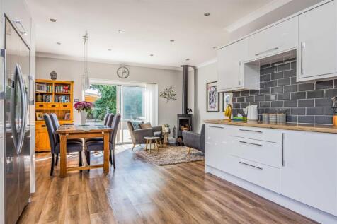 14 Salterns Lane, Hayling Island-Small-PorticoMark