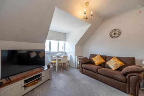 Flat 33 Maple Court 25 11.jpg