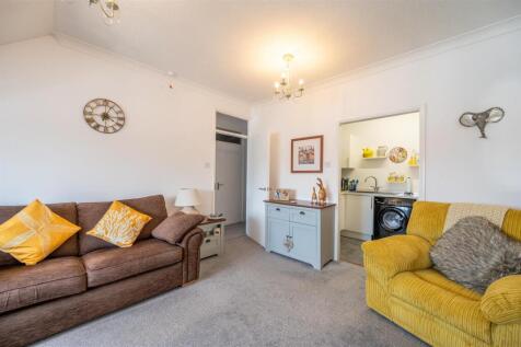 Flat 33 Maple Court 25 13.jpg