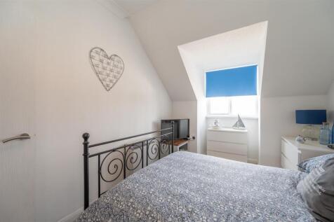 Flat 33 Maple Court 25 6.jpg