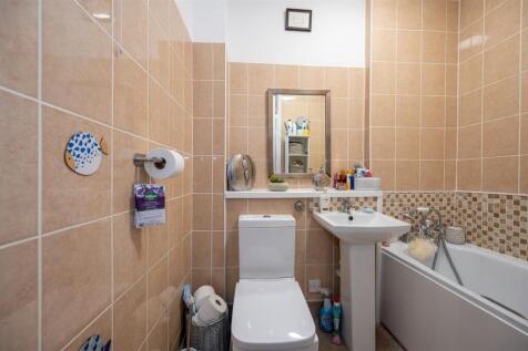 Flat 33 Maple Court 25 3.jpg