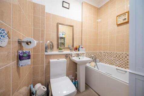 Flat 33 Maple Court 25 4.jpg