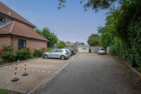 Flat 33 Maple Court 25 2.jpg