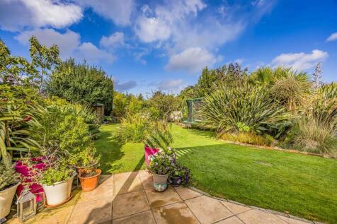 57 St Thomas Avenue, Hayling Island-Small-PorticoM